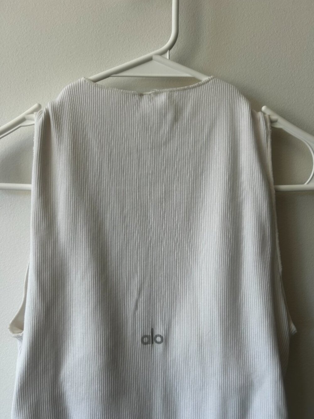 Alo Ribbed En Pointe Tank | Color: Ivory / Size: Small - Excellent condition - Picture 5 of 7